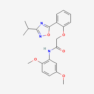 molecular formula C21H23N3O5 B7688339 N-(2,5-dimethoxyphenyl)-2-(2-(3-isopropyl-1,2,4-oxadiazol-5-yl)phenoxy)acetamide 