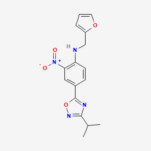 molecular formula C16H16N4O4 B7697852 N-(furan-2-ylmethyl)-4-(3-isopropyl-1,2,4-oxadiazol-5-yl)-2-nitroaniline 