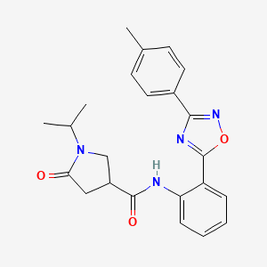 1-isopropyl-5-oxo-N-(2-(3-(p-tolyl)-1,2,4-oxadiazol-5-yl)phenyl)pyrrolidine-3-carboxamide