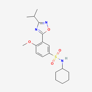 molecular formula C18H25N3O4S B7704586 N-cyclohexyl-3-(3-isopropyl-1,2,4-oxadiazol-5-yl)-4-methoxybenzenesulfonamide 