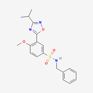 molecular formula C19H21N3O4S B7710863 N-benzyl-3-(3-isopropyl-1,2,4-oxadiazol-5-yl)-4-methoxybenzenesulfonamide 