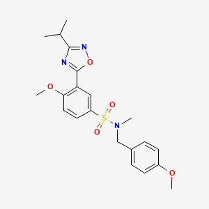 molecular formula C21H25N3O5S B7711093 3-(3-isopropyl-1,2,4-oxadiazol-5-yl)-4-methoxy-N-(4-methoxybenzyl)-N-methylbenzenesulfonamide 