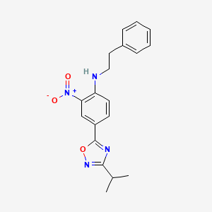 molecular formula C19H20N4O3 B7713215 4-(3-isopropyl-1,2,4-oxadiazol-5-yl)-2-nitro-N-phenethylaniline 