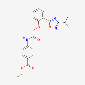 molecular formula C22H23N3O5 B7713940 ethyl 4-(2-(2-(3-isopropyl-1,2,4-oxadiazol-5-yl)phenoxy)acetamido)benzoate 