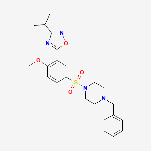 molecular formula C23H28N4O4S B7714470 5-(5-((4-benzylpiperazin-1-yl)sulfonyl)-2-methoxyphenyl)-3-isopropyl-1,2,4-oxadiazole 
