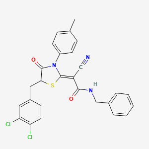 (2Z)-N-benzyl-2-cyano-2-[5-[(3,4-dichlorophenyl)methyl]-3-(4-methylphenyl)-4-oxo-1,3-thiazolidin-2-ylidene]acetamide