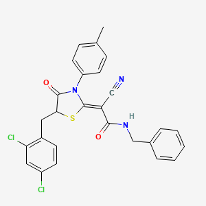 (2Z)-N-benzyl-2-cyano-2-[5-[(2,4-dichlorophenyl)methyl]-3-(4-methylphenyl)-4-oxo-1,3-thiazolidin-2-ylidene]acetamide