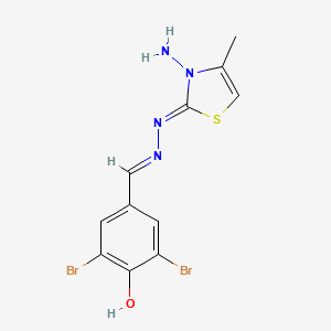 molecular formula C11H10Br2N4OS B7743116 4-((E)-((Z)-(3-amino-4-methylthiazol-2(3H)-ylidene)hydrazono)methyl)-2,6-dibromophenol 