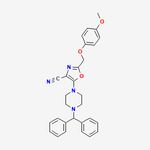 5-(4-Benzhydrylpiperazin-1-yl)-2-((4-methoxyphenoxy)methyl)oxazole-4-carbonitrile