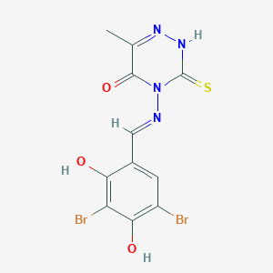 molecular formula C11H8Br2N4O3S B7757799 4-[(E)-(3,5-dibromo-2,4-dihydroxyphenyl)methylideneamino]-6-methyl-3-sulfanylidene-2H-1,2,4-triazin-5-one 