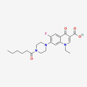 1-Ethyl-6-fluoro-7-(4-hexanoylpiperazin-1-yl)-4-oxo-1,4-dihydroquinoline-3-carboxylic acid