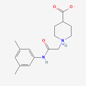 1-[2-(3,5-Dimethylanilino)-2-oxoethyl]piperidin-1-ium-4-carboxylate