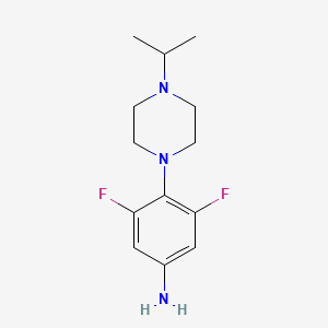 molecular formula C13H19F2N3 B7860110 3,5-Difluoro-4-(4-isopropylpiperazin-1-yl)aniline 