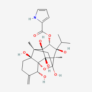 molecular formula C25H33NO9 B7886990 [(1R,2R,6S,7S,10R,11S,12R,13S,14R)-2,6,9,11,13,14-hexahydroxy-7,10-dimethyl-3-methylidene-11-propan-2-yl-15-oxapentacyclo[7.5.1.01,6.07,13.010,14]pentadecan-12-yl] 1H-pyrrole-2-carboxylate 