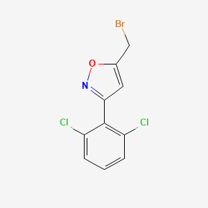 molecular formula C10H6BrCl2NO B7895324 5-(Bromomethyl)-3-(2,6-dichlorophenyl)-1,2-oxazole 