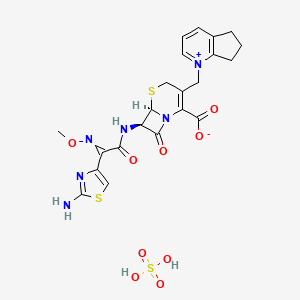molecular formula C22H24N6O9S3 B7908293 (6R,7R)-7-[[2-(2-amino-1,3-thiazol-4-yl)-2-methoxyiminoacetyl]amino]-3-(6,7-dihydro-5H-cyclopenta[b]pyridin-1-ium-1-ylmethyl)-8-oxo-5-thia-1-azabicyclo[4.2.0]oct-2-ene-2-carboxylate;sulfuric acid 