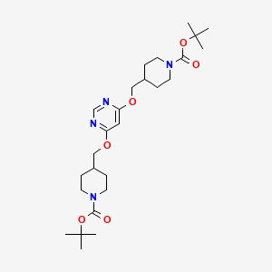 molecular formula C26H42N4O6 B7912418 Di-tert-butyl 4,4'-((pyrimidine-4,6-diylbis(oxy))bis(methylene))bis(piperidine-1-carboxylate) 