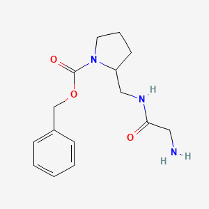 molecular formula C15H21N3O3 B7920059 2-[(2-Amino-acetylamino)-methyl]-pyrrolidine-1-carboxylic acid benzyl ester 