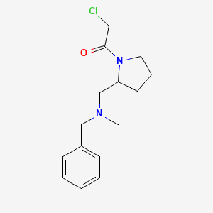 molecular formula C15H21ClN2O B7921117 1-{2-[(Benzyl-methyl-amino)-methyl]-pyrrolidin-1-yl}-2-chloro-ethanone 