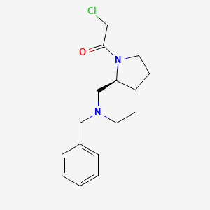 molecular formula C16H23ClN2O B7921143 1-{(S)-2-[(Benzyl-ethyl-amino)-methyl]-pyrrolidin-1-yl}-2-chloro-ethanone 