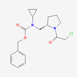 molecular formula C18H23ClN2O3 B7921503 [(S)-1-(2-Chloro-acetyl)-pyrrolidin-2-ylmethyl]-cyclopropyl-carbamic acid benzyl ester 