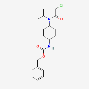 molecular formula C19H27ClN2O3 B7927721 {4-[(2-Chloro-acetyl)-isopropyl-amino]-cyclohexyl}-carbamic acid benzyl ester 