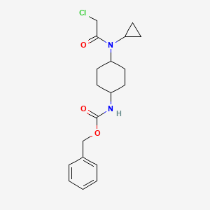 molecular formula C19H25ClN2O3 B7927733 {4-[(2-Chloro-acetyl)-cyclopropyl-amino]-cyclohexyl}-carbamic acid benzyl ester 
