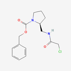 molecular formula C15H19ClN2O3 B7929358 (S)-2-[(2-Chloro-acetylamino)-methyl]-pyrrolidine-1-carboxylic acid benzyl ester 