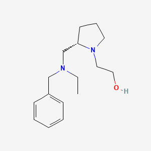 molecular formula C16H26N2O B7929707 (S)-2-(2-((Benzyl(ethyl)amino)methyl)pyrrolidin-1-yl)ethanol 