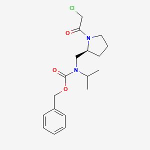 molecular formula C18H25ClN2O3 B7930974 [(S)-1-(2-Chloro-acetyl)-pyrrolidin-2-ylmethyl]-isopropyl-carbamic acid benzyl ester 