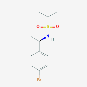 molecular formula C11H16BrNO2S B7935985 (R)-N-(1-(4-bromophenyl)ethyl)propane-2-sulfonamide 