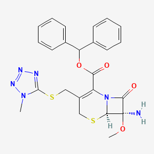 molecular formula C24H24N6O4S2 B7949920 Benzhydryl (6R,7S)-7-amino-7-methoxy-3-(((1-methyl-1H-tetrazol-5-yl)thio)methyl)-8-oxo-5-thia-1-azabicyclo[4.2.0]oct-2-ene-2-carboxylate 
