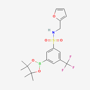 molecular formula C18H21BF3NO5S B7952871 N-(Furan-2-ylmethyl)-3-(tetramethyl-1,3,2-dioxaborolan-2-yl)-5-(trifluoromethyl)benzenesulfonamide 