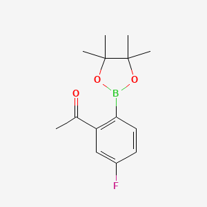 molecular formula C14H18BFO3 B7952947 1-[5-Fluoro-2-(tetramethyl-1,3,2-dioxaborolan-2-yl)phenyl]ethan-1-one 