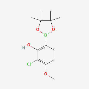 molecular formula C13H18BClO4 B7953018 2-Chloro-3-methoxy-6-(tetramethyl-1,3,2-dioxaborolan-2-yl)phenol 
