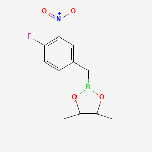 molecular formula C13H17BFNO4 B7955291 2-[(4-Fluoro-3-nitrophenyl)methyl]-4,4,5,5-tetramethyl-1,3,2-dioxaborolane 