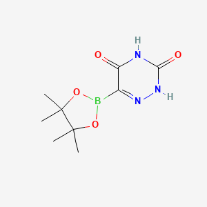 molecular formula C9H14BN3O4 B7955332 6-(Tetramethyl-1,3,2-dioxaborolan-2-yl)-2,4-dihydro-1,2,4-triazine-3,5-dione 
