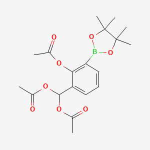 molecular formula C19H25BO8 B7958634 (Acetyloxy)[2-(acetyloxy)-3-(tetramethyl-1,3,2-dioxaborolan-2-yl)phenyl]methyl acetate 