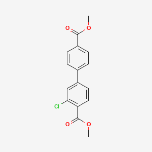 molecular formula C16H13ClO4 B7959486 Methyl 2-chloro-4-[4-(methoxycarbonyl)phenyl]benzoate 