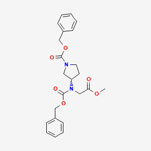 molecular formula C23H26N2O6 B7960975 Benzyl (3S)-3-{[(benzyloxy)carbonyl](2-methoxy-2-oxoethyl)amino}pyrrolidine-1-carboxylate 