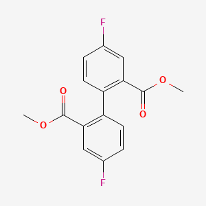 molecular formula C16H12F2O4 B7962105 Methyl 5-fluoro-2-[4-fluoro-2-(methoxycarbonyl)phenyl]benzoate 