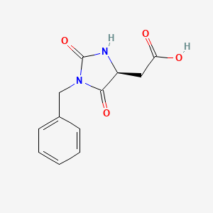 molecular formula C12H12N2O4 B7969650 (S)-2-(1-benzyl-2,5-dioxoimidazolidin-4-yl)acetic acid 