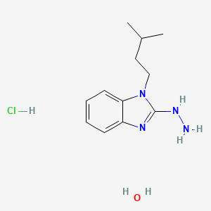 molecular formula C12H21ClN4O B7970615 2-Hydrazino-1-(3-methylbutyl)-1H-benzimidazole hydrochloride hydrate 