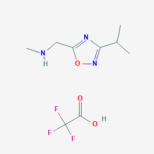molecular formula C9H14F3N3O3 B7970669 [(3-Isopropyl-1,2,4-oxadiazol-5-yl)methyl]methylamine trifluoroacetate 