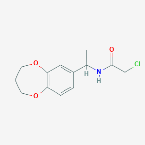 molecular formula C13H16ClNO3 B7971793 2-chloro-N-[1-(3,4-dihydro-2H-1,5-benzodioxepin-7-yl)ethyl]acetamide 