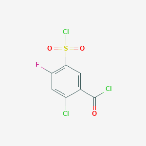 molecular formula C7H2Cl3FO3S B7976660 2-Chloro-5-(chlorosulfonyl)-4-fluorobenzoyl chloride 