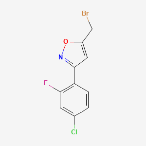 molecular formula C10H6BrClFNO B7976794 5-(Bromomethyl)-3-(4-chloro-2-fluorophenyl)-1,2-oxazole 
