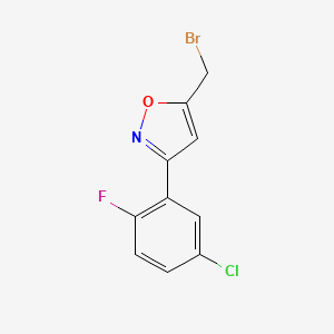 molecular formula C10H6BrClFNO B7976796 5-(Bromomethyl)-3-(5-chloro-2-fluorophenyl)-1,2-oxazole 