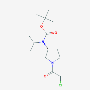 molecular formula C14H25ClN2O3 B7984622 [(R)-1-(2-Chloro-acetyl)-pyrrolidin-3-yl]-isopropyl-carbamic acid tert-butyl ester 