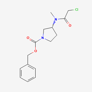 molecular formula C15H19ClN2O3 B7984776 (R)-3-[(2-Chloro-acetyl)-methyl-amino]-pyrrolidine-1-carboxylic acid benzyl ester 